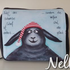 Kulturtasche "Nicht das schwarze Schaf ist anders.....sondern die weißen sind alle gleich"