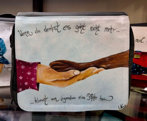 Kulturtasche "Wenn du denkst es geht nicht mehr...kommt von irgendwo eine Pfote her"