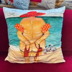 Kissen 40cm x 40cm      " Wer nackt badet...braucht keine Bikinifigur"